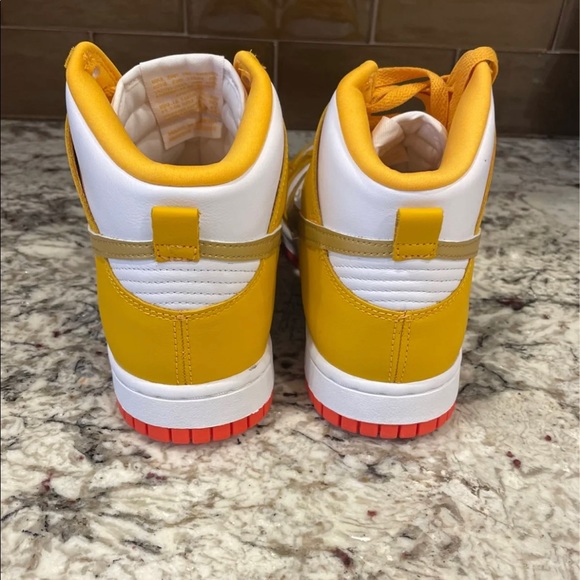 Womens Nike Dunk High. Sold out in stores - Picture 4 of 6